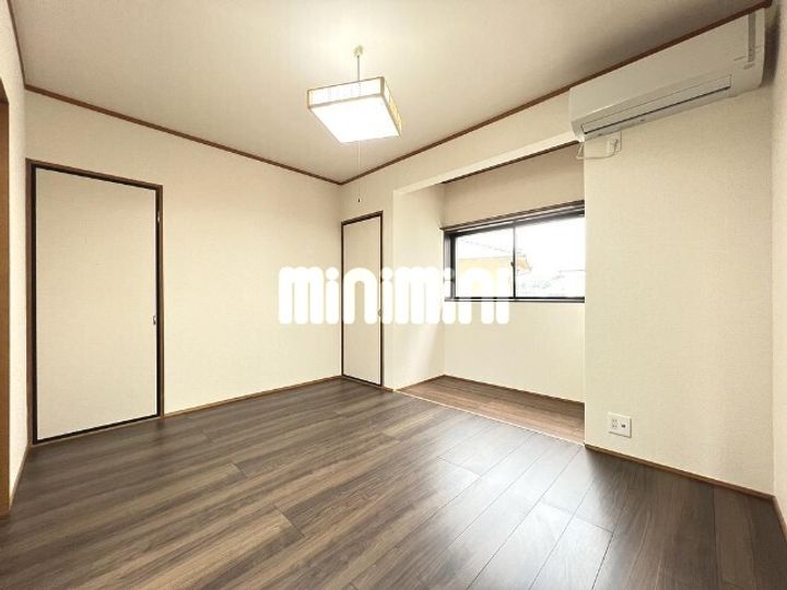 シャルマン日永の居間
