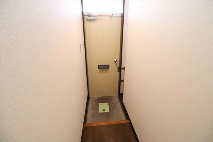 コーポYAMAMOTO B棟の玄関