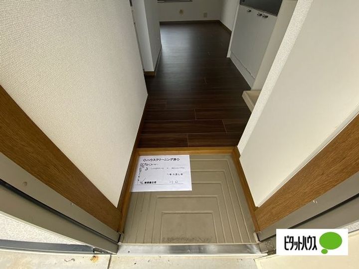 メゾン・アネシスIIの玄関