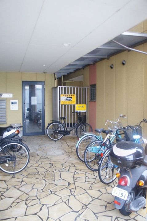 エヌエムヌフの地図