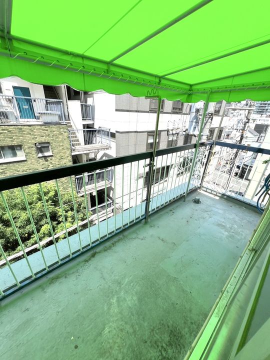 新永ビルの内装