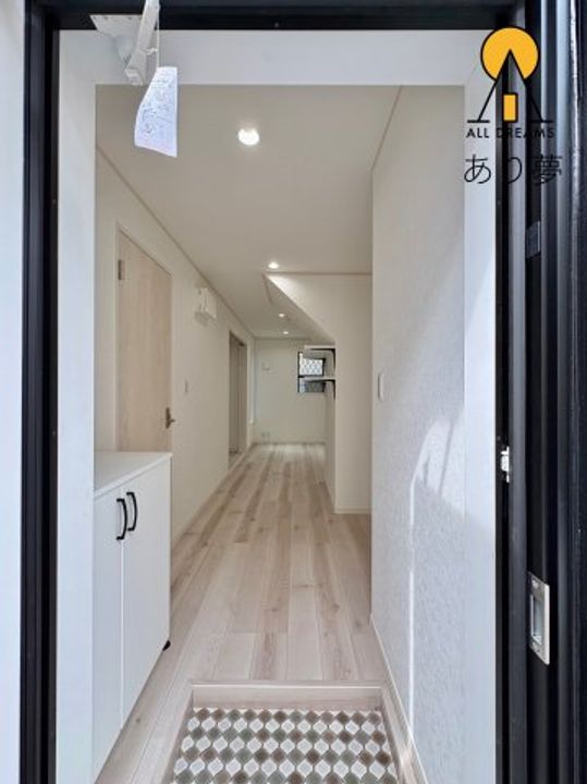 ハーミットクラブハウスmix三ツ沢下町の玄関