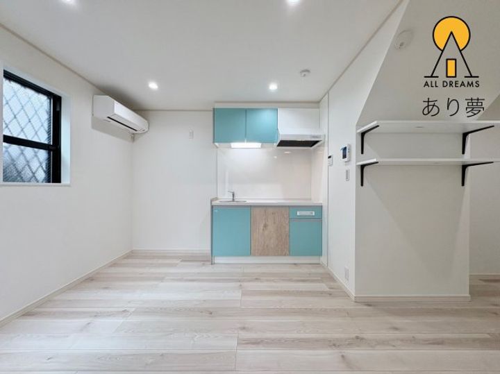 ハーミットクラブハウスmix三ツ沢下町の居間