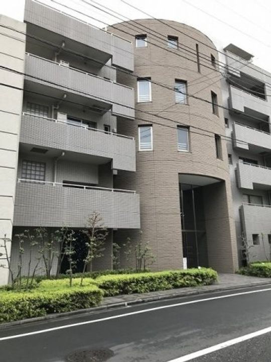 東京都新宿区新小川町の賃貸マンションの外観