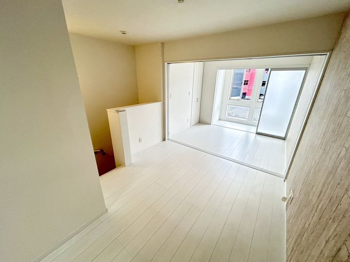 Calme crique戸畑駅西WEST棟の居間