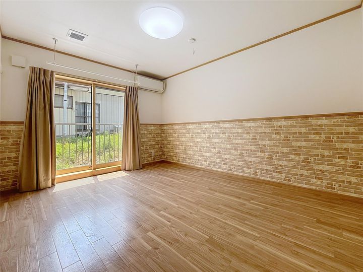 TKフィールドの居間