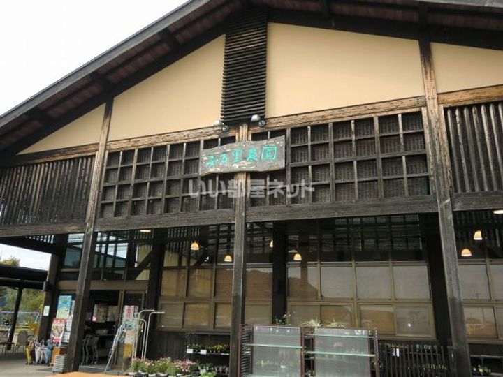 シューフルール Vの周辺