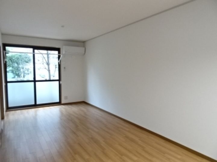 プランドール花田の居間