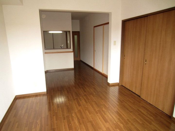 大阪府岸和田市中井町1(アパート)の賃貸物件の居間