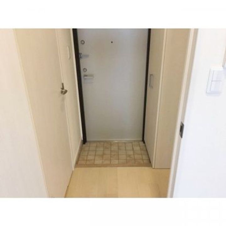 埼玉県さいたま市大宮区仲町3(マンション)の賃貸物件の玄関