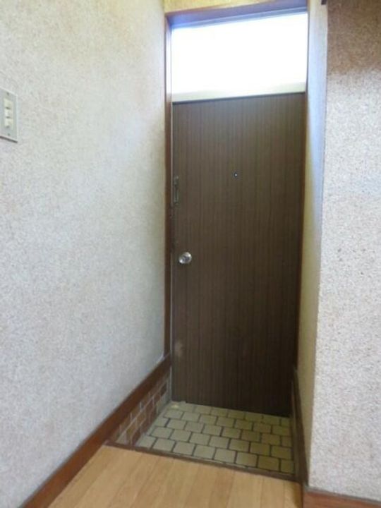 笹野アパートの玄関