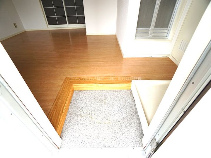 ハイツプチブルの玄関