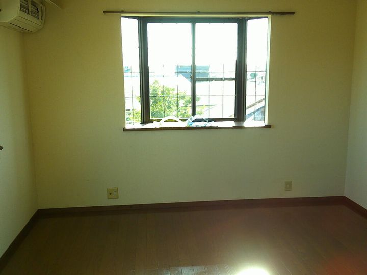 ラ・ファミーユBの居間