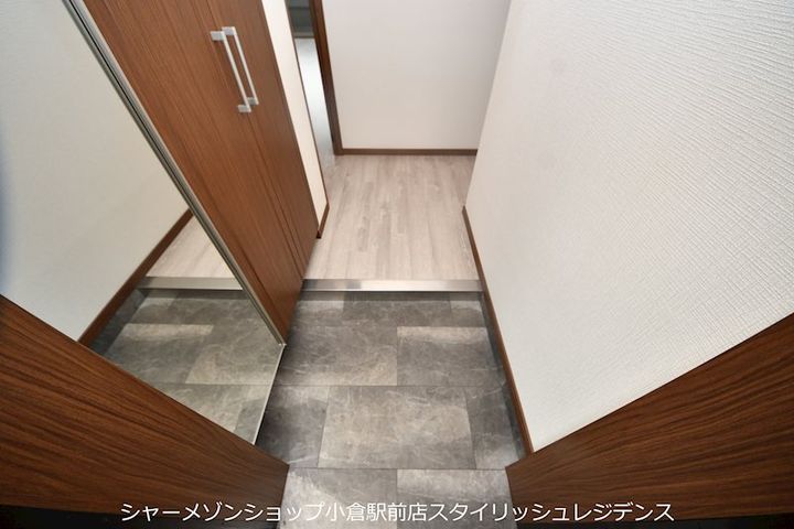 フェルト1021の玄関