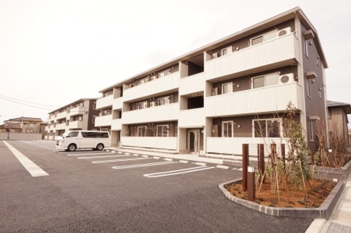 ロイヤルガーデンコート新和 A102の外観