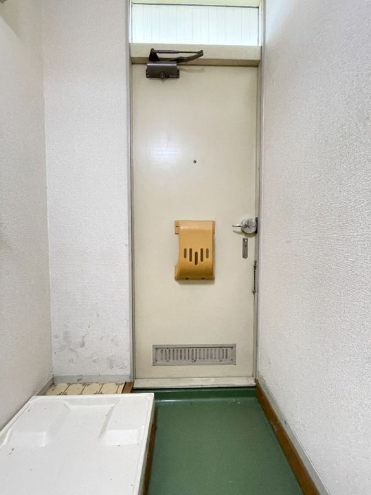 ジュネス中川の玄関