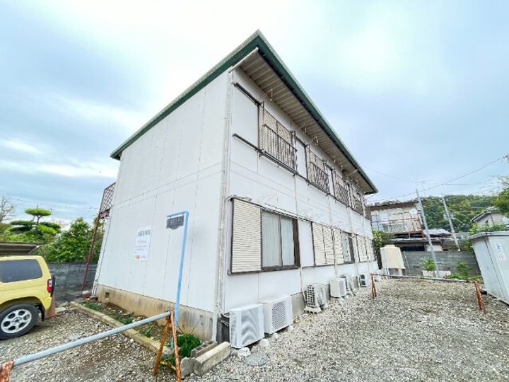 ジュネス中川の外観