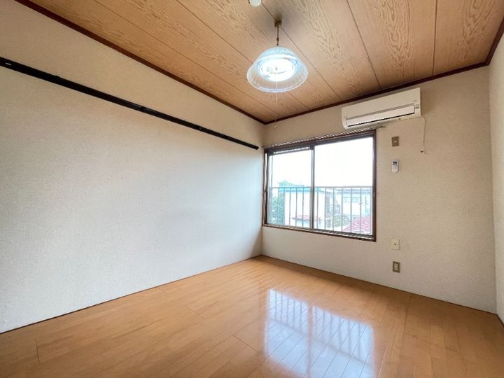 ジュネス中川の居間