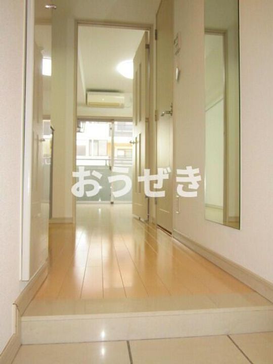 ガーラ横濱南の玄関