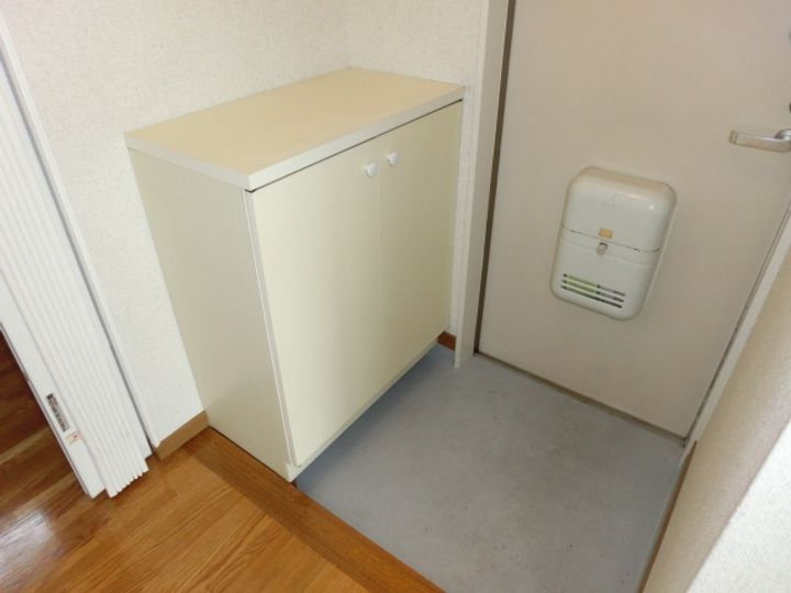 東京都日野市程久保8(アパート)の賃貸物件の玄関