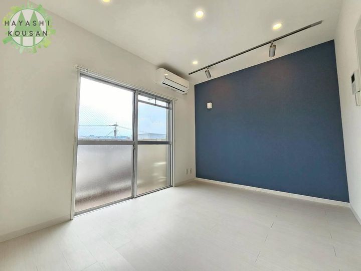 シャトレ原新町の居間