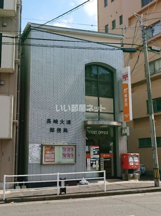 ラ・レジダンス・ド・シャルールの周辺