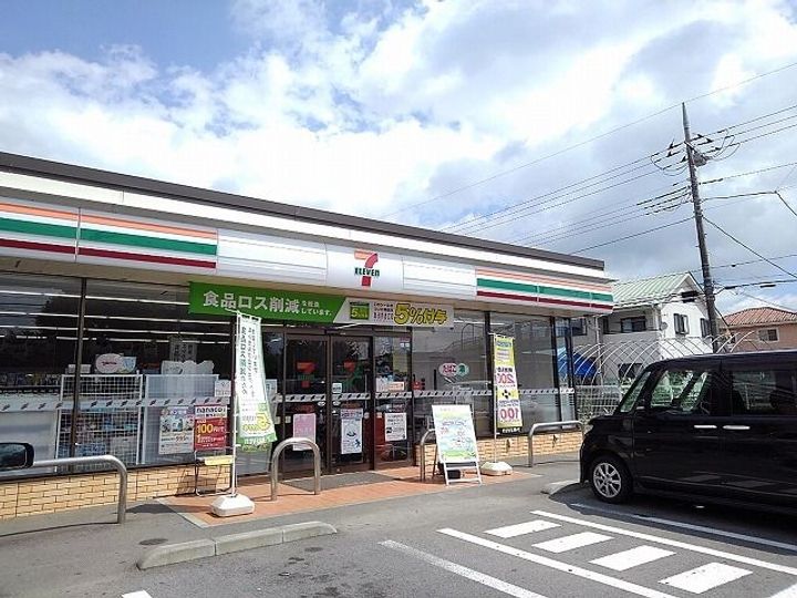 カトルセゾンBの周辺