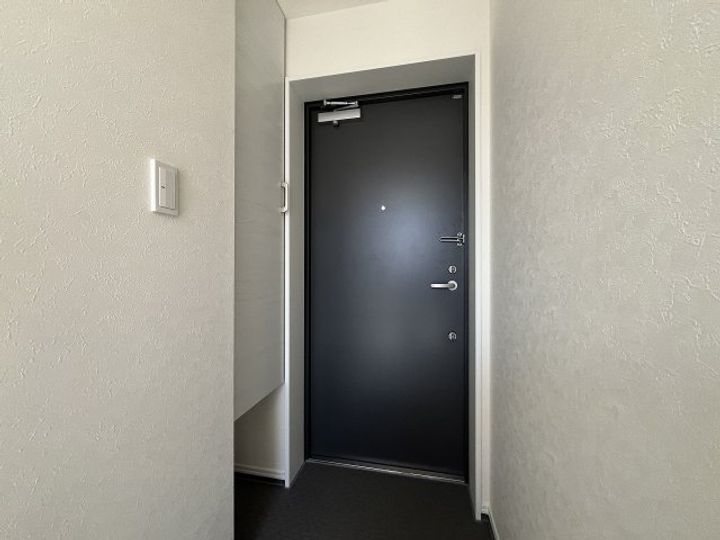 早稲田鶴巻町IMAハウスの玄関