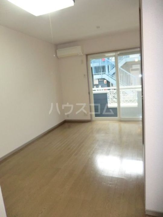 ロワール湘南 Eの居間