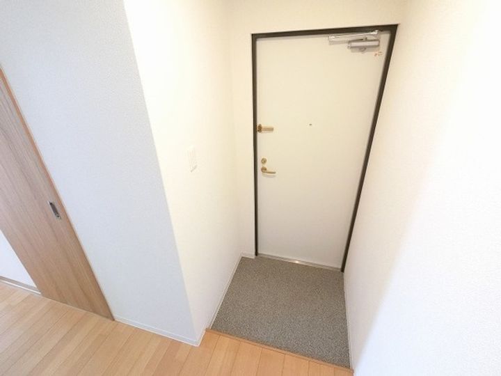 コンフォール姫里IIIの玄関