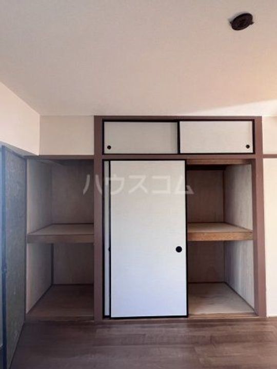 見付ハイツの内装