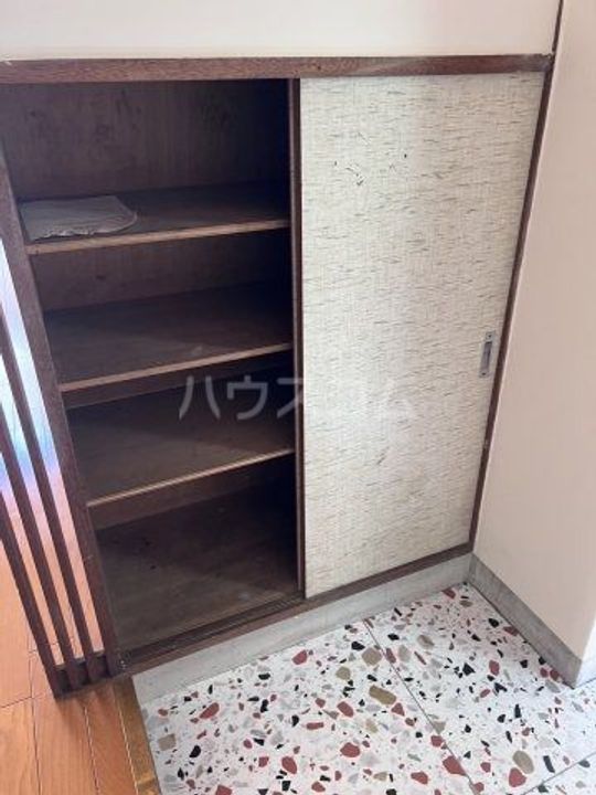 見付ハイツの玄関