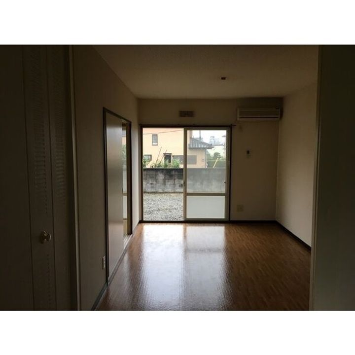 栃木県塩谷郡高根沢町大字宝積寺(アパート)の賃貸物件の居間