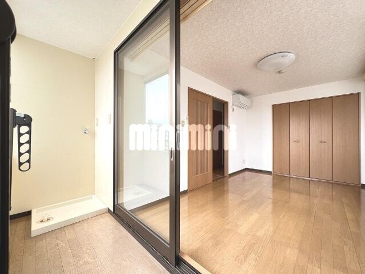 ウスダビルの内装