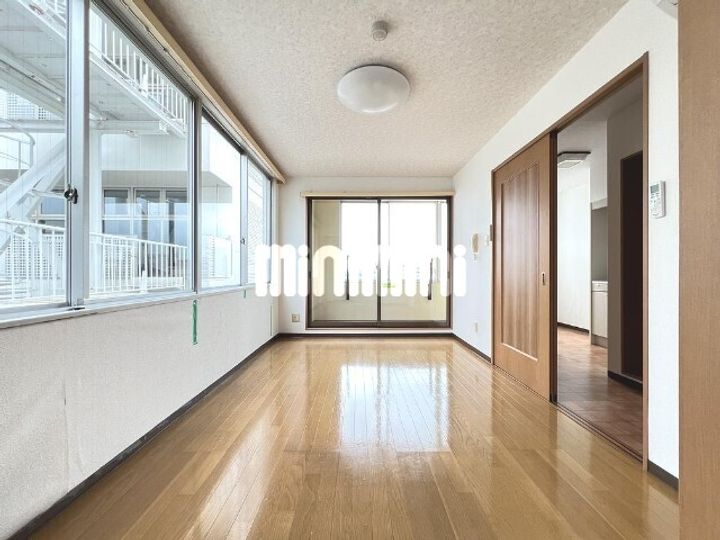 ウスダビルの居間