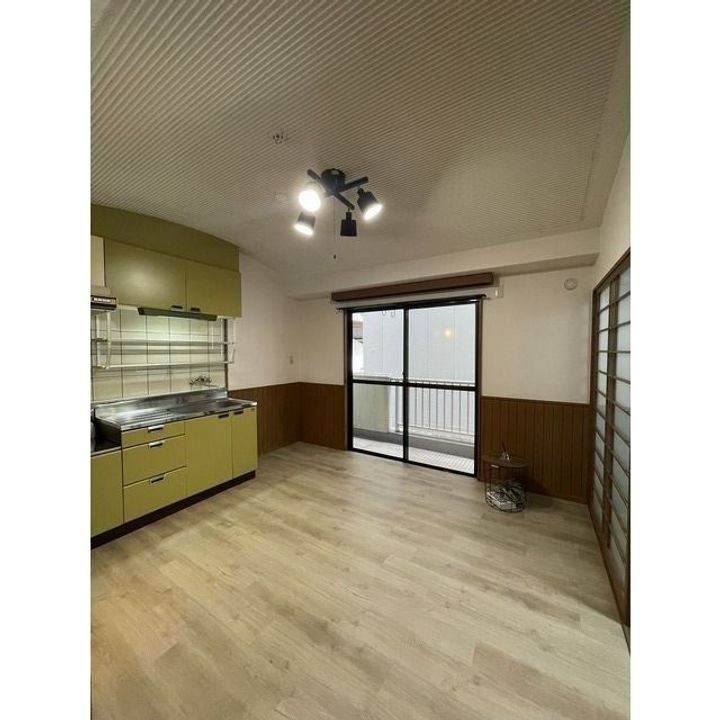 藤一第3ビルの居間