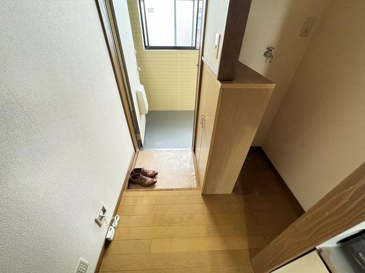 サンローゼ西寺の玄関