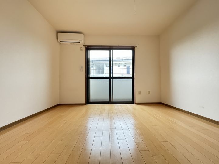 サンローゼ西寺の居間