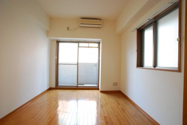 エスリード難波駅前の内装