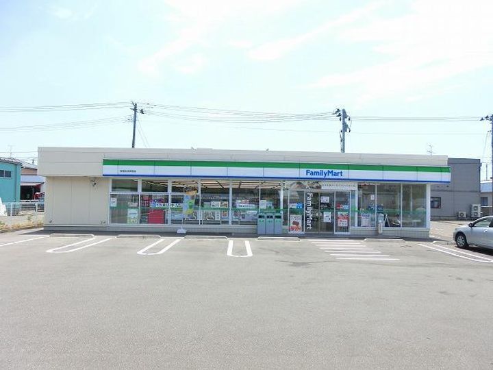 ファーストスクエアの周辺