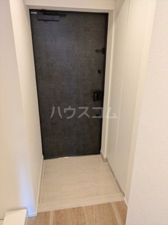 エストゥルース横浜蒔田の玄関