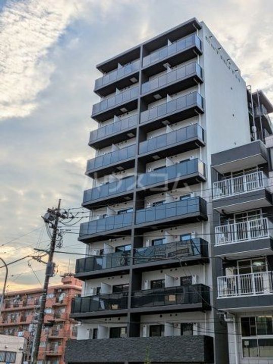 エストゥルース横浜蒔田の外観