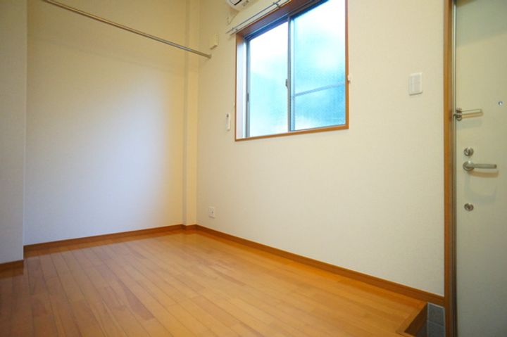 α (アルファ)の居間