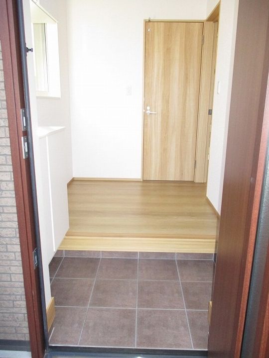 千葉県千葉市若葉区小倉台7(一戸建)の賃貸物件の玄関