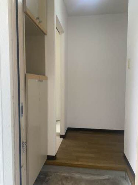 中津ハイツの玄関