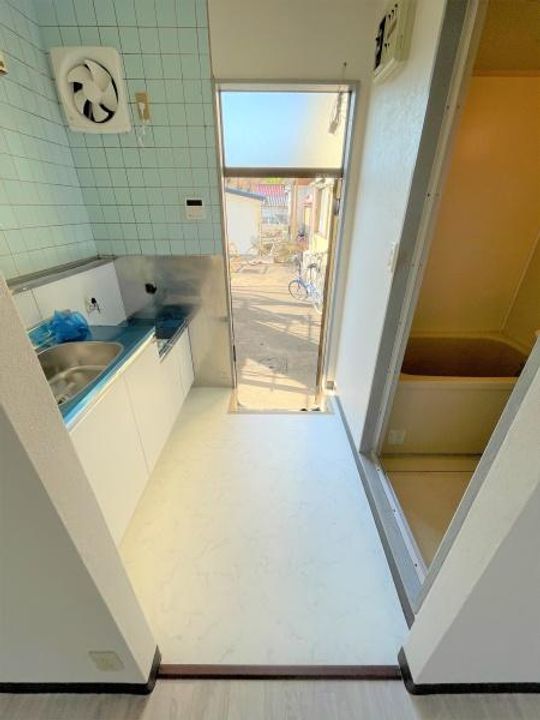 学園ハイツAの玄関