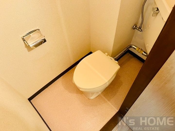 フロンティア放出の内装