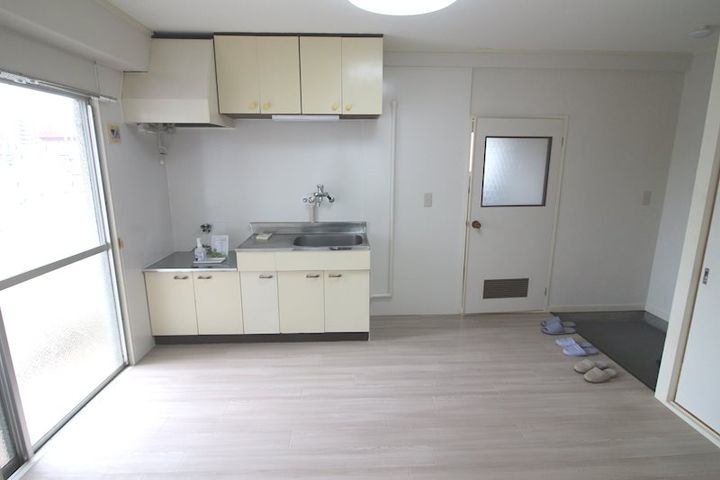 マキシム中津口の居間