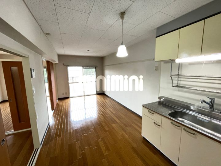 シャトー樹里の居間