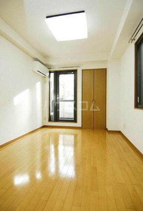 ローレル三ツ輪の居間